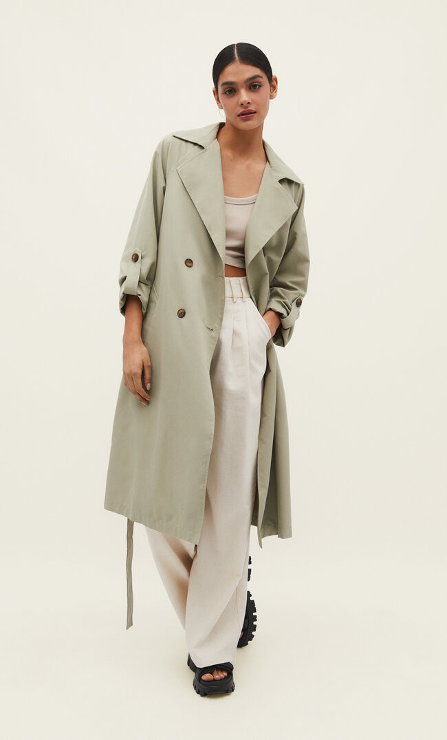 Langer fließender Trenchcoat | Stradivarius DE
