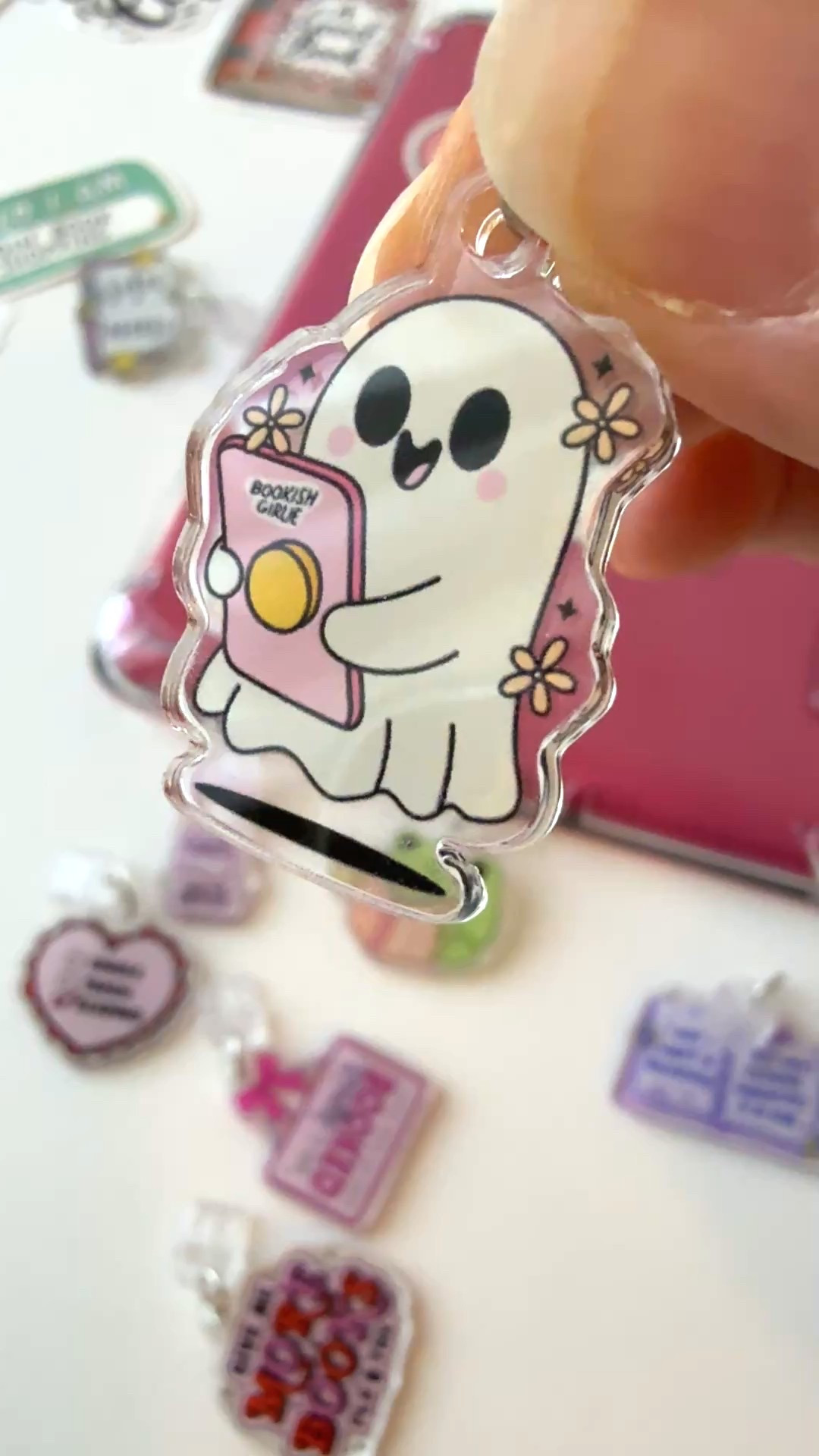 Is spooky season here? Halloween content is starting to pop up and it’s making me want to switch out my Amazon Kindle charm to this cute Bookish Girlie ghost!

I think it’s too soon.. but maybe it’s time to plan out the Halloween stickers to match the charm? 🤔 👻 

#halloween #bookish #accessories #halloweendecor  


#LTKSeasonal #LTKU #LTKFindsUnder50
