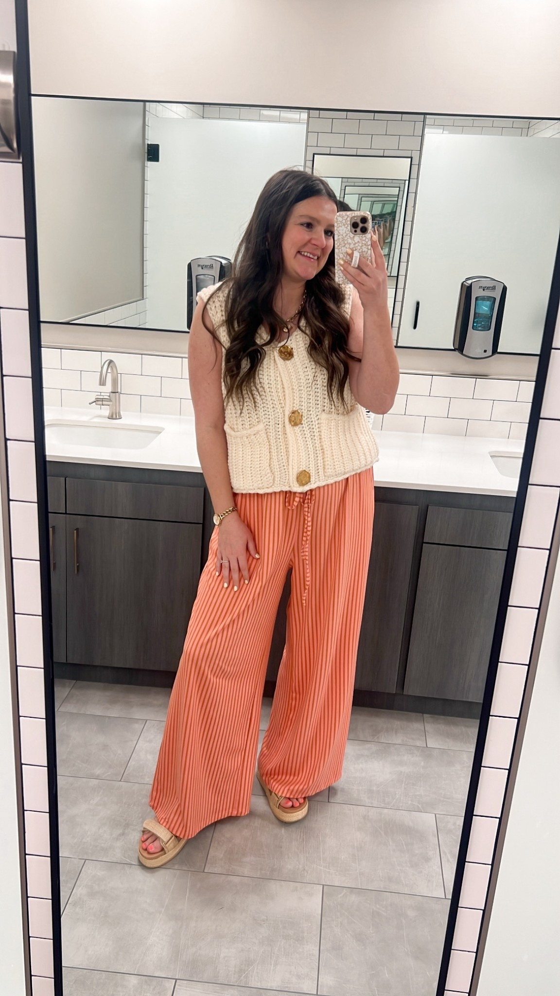 For the pants, I would def size up. I’m in an XL. I could probably do a large, but atleast go 1 size up!

#LTKmomlife #LTKootd