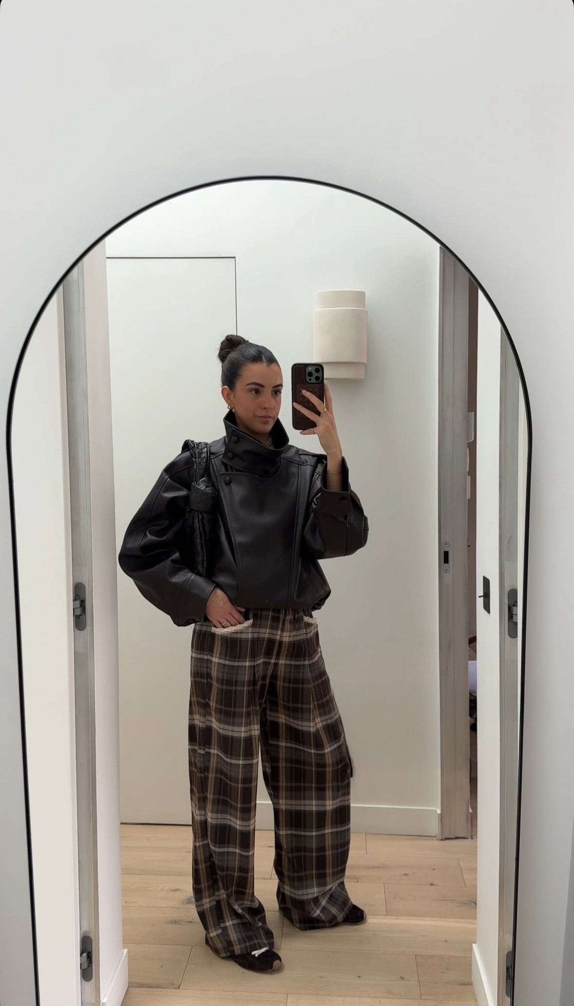 love this combo : leather + checks

publicité  

#LTKootd #LTKSeasonal #LTKgrwm