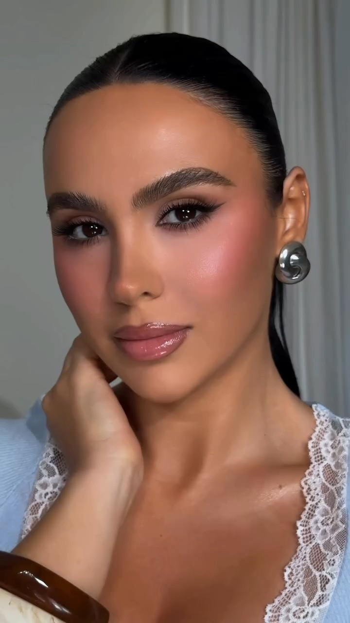 Love this look 💞 tag me if you recreate ✨

@laneige_us milk toner
@innbeautyproject moisturizer
@drunkelephant bronzing drops
@beautyblender primer
@hauslabs foundation 
@westmanatelier contour stick
@jonesroadbeauty liquid highlighter 
@caliray color corrector 
@colourpopcosmetics blush stick 
@benefitcosmetics brow pencil
@maxinesrevenge concealer 
@elciecosmetics blush duo Peony
@kevynaucoin eyeshadows 
@patricktabeauty transition blush, body glow 
@milanicosmetics setting mist 

#makeupartist #makeupoftheday #makeuptutorial
