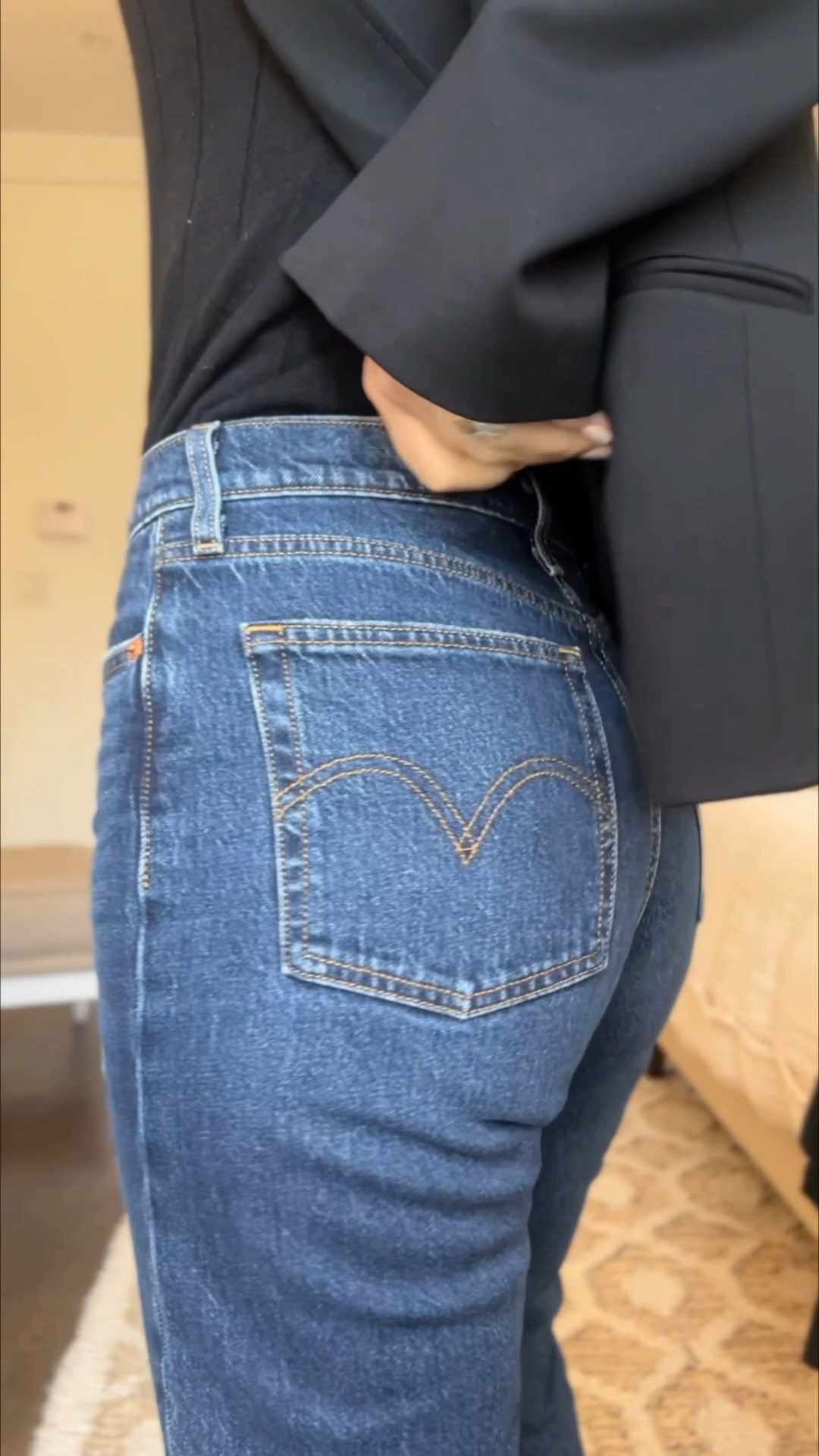 30% off @levis through 12/11!! Wearing a 27 and small in these, also linking some of my other favorite pairs lately 

#levispartner


#LTKSaleAlert