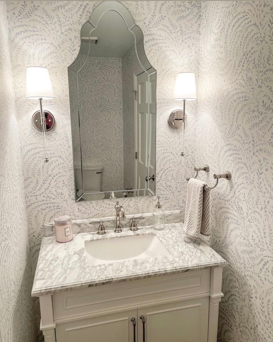 25% off all Serena and Lily wallpaper! 

Serena and Lily, wallpaper, bathroom refresh, bathroom remodel, coastal, coastal style, classic coastal home, home decorating, home decor 

#LTKHome #LTKSaleAlert #LTKFindsUnder100