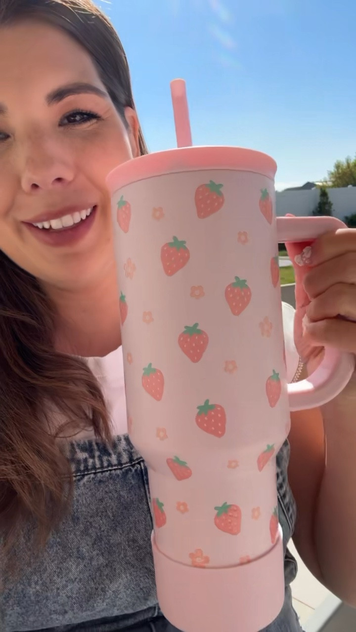 The cutest water bottle from Amazon! Love that this encourages me to drink more throughout the day ✨💗



#LTKSaleAlert #LTKFindsUnder100 #LTKFindsUnder50