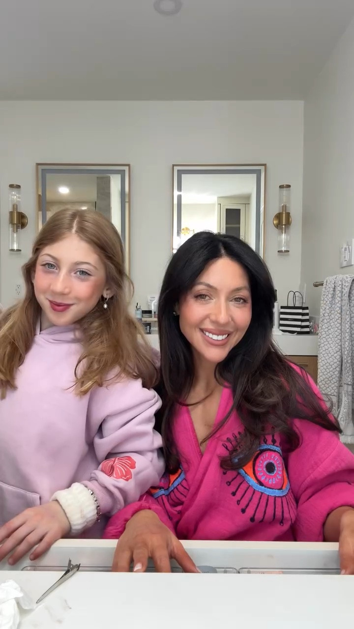 Pure chaos & I wouldn’t have it any other way….

#mom #momlife #makeup #grwm #makeupideas