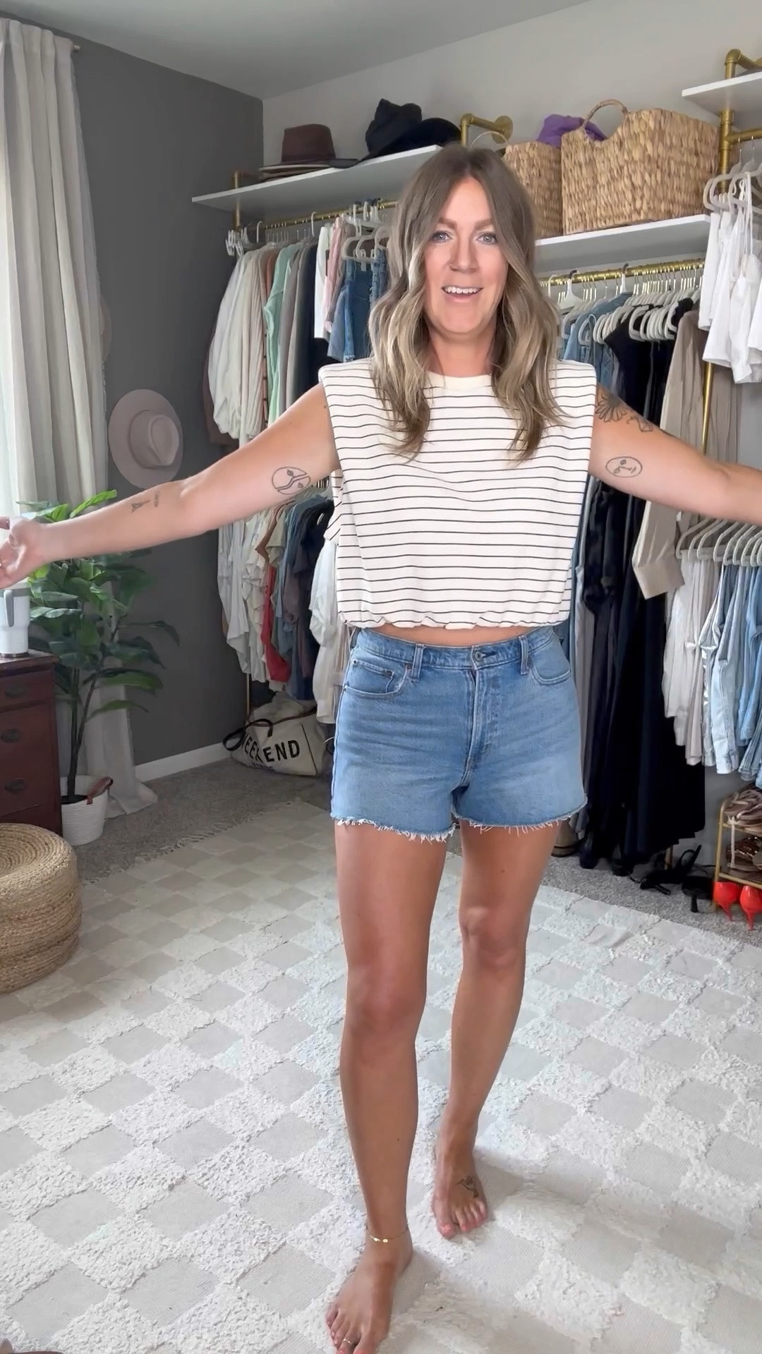 Large top, 10/30 shorts, also come in curve love (best for pear shapes) 

#LTKStyleTip #LTKMidsize