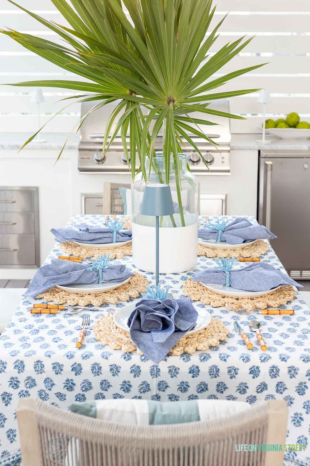 Outdoor dining tablescape decor 🙌🏻🙌🏻

#LTKdayinmylife #LTKHome #LTKSeasonal