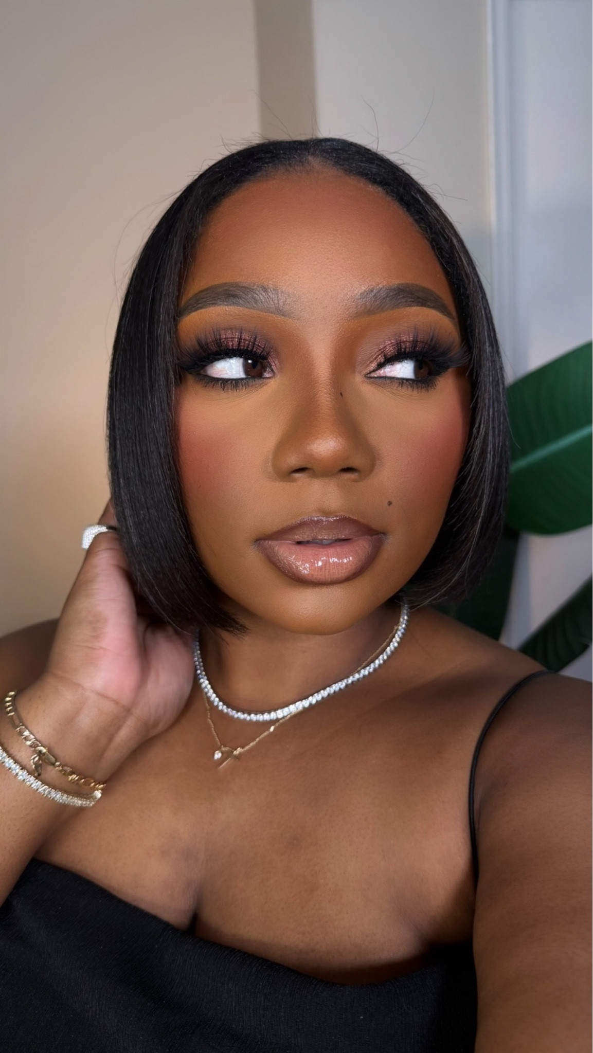 Full MAC lip combo:
Chestnut lip liner
Peachstock lipstick
Clear lipglass

#LTKbeauty