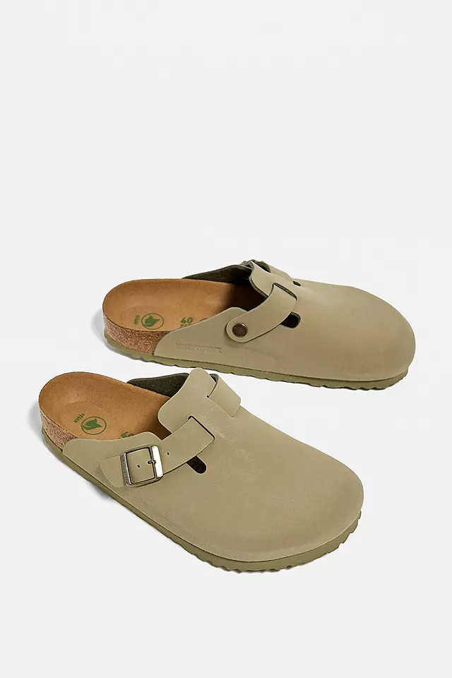 Birkenstock Faded Khaki Vegan Boston Clogs | Urban Outfitters (EU)