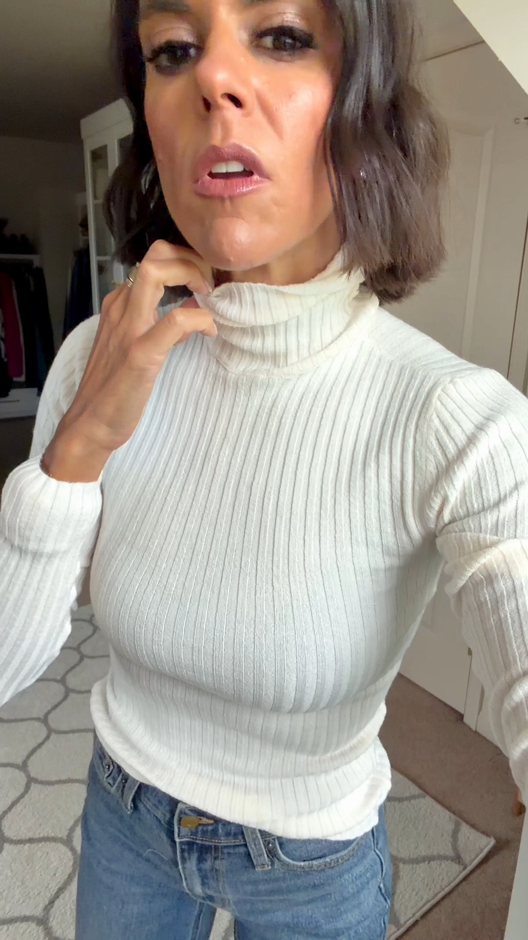 Perfect mock neck turtleneck! Size xs 
Size 0 in jeans

#LTKSaleAlert #LTKstorytime #LTKootd