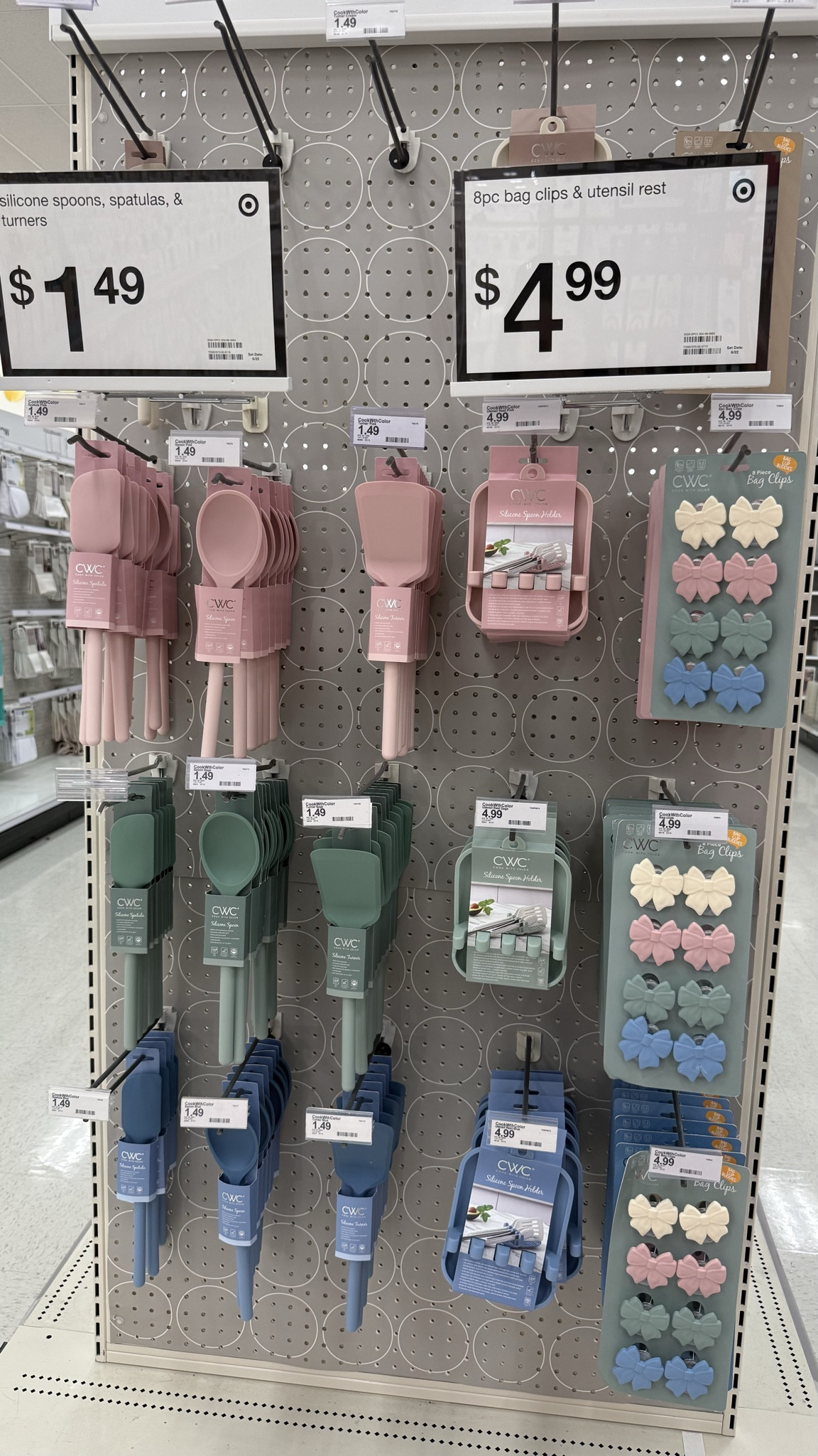 Target’s new silicone kitchen drop is too cute to pass up! 🍓🫐 Soft pastels, minimalist design, and everyday essentials like the spoon rest, cookware, and bag clips, best is that they are all UNDER $5.00 

 #ltkhome #targetfinds #pastelkitchen #targethome #kitchenfavorites #ltkunder50 #kitchenmusthaves #pastelaesthetic #kitchenorganization #targetstyle #kitchenrefresh #modernkitchen #ltkfinds #organizedhome 

 

#LTKU #LTKHome #LTKSaleAlert