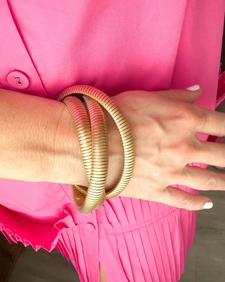 Gold bracelets- great quality!!


#LTKfindsunder50 #LTKstyletip