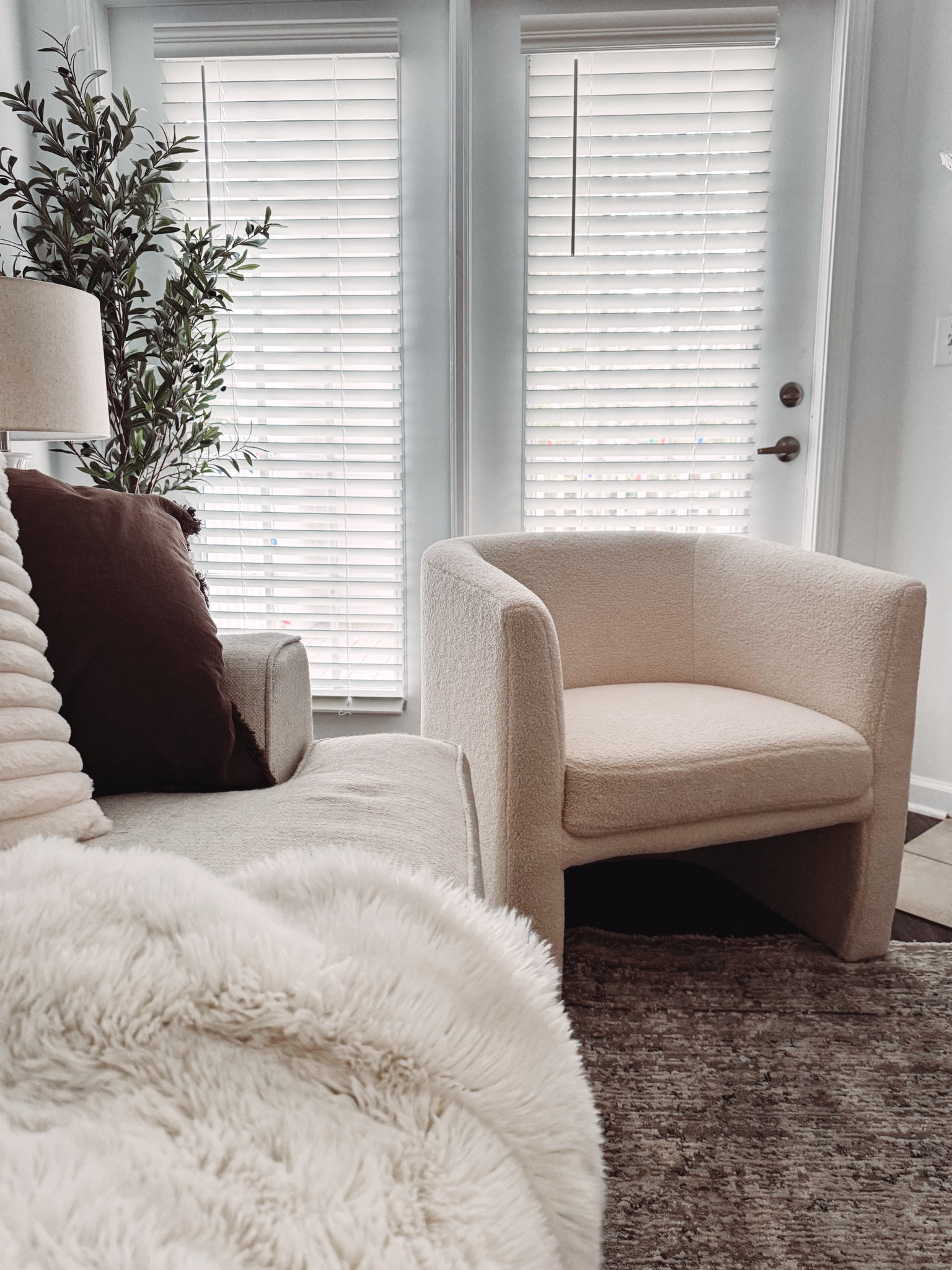 Target Circle SALE on this beautiful accent chair! Comes in many colors and textures!
Orig price: $320
Sale price: $224

#target #targetcircle #targetsale