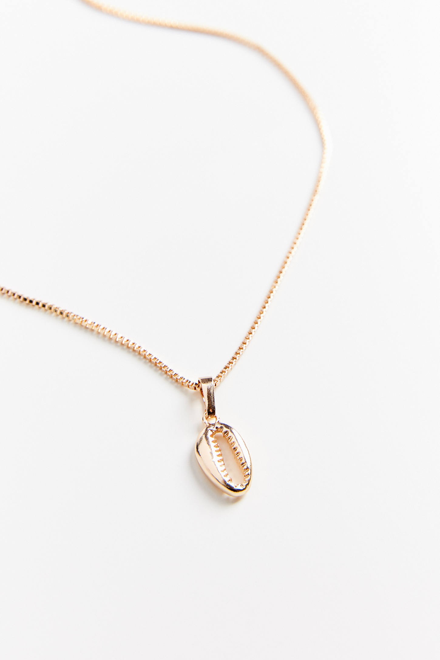 Simple Cowrie Shell Pendant Necklace | Urban Outfitters (US and RoW)