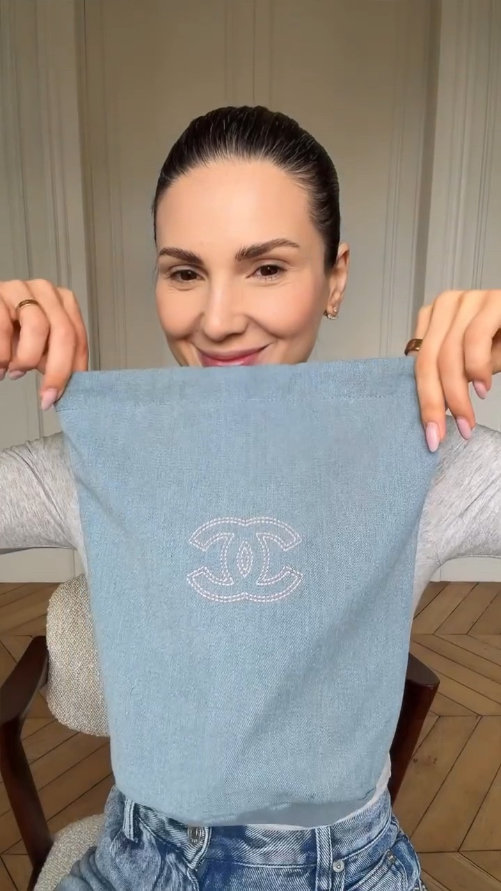 The Denim collection by @chanel.beauty is so fun!!
I’ve used:

@chanel.beauty Les 4 Ombres
Multi-Effect Quadra Eyeshadow

@chanel.beauty Noir Allure Mascara in Indigo 

@chanel.beauty Rouge Coco Flash Colour In 284

@chanel.beauty Rouge Coco Flash Hydrating Vibrant Shine Lip  Colour In 286

@chanel.beauty Coco Denim Illuminating Powder