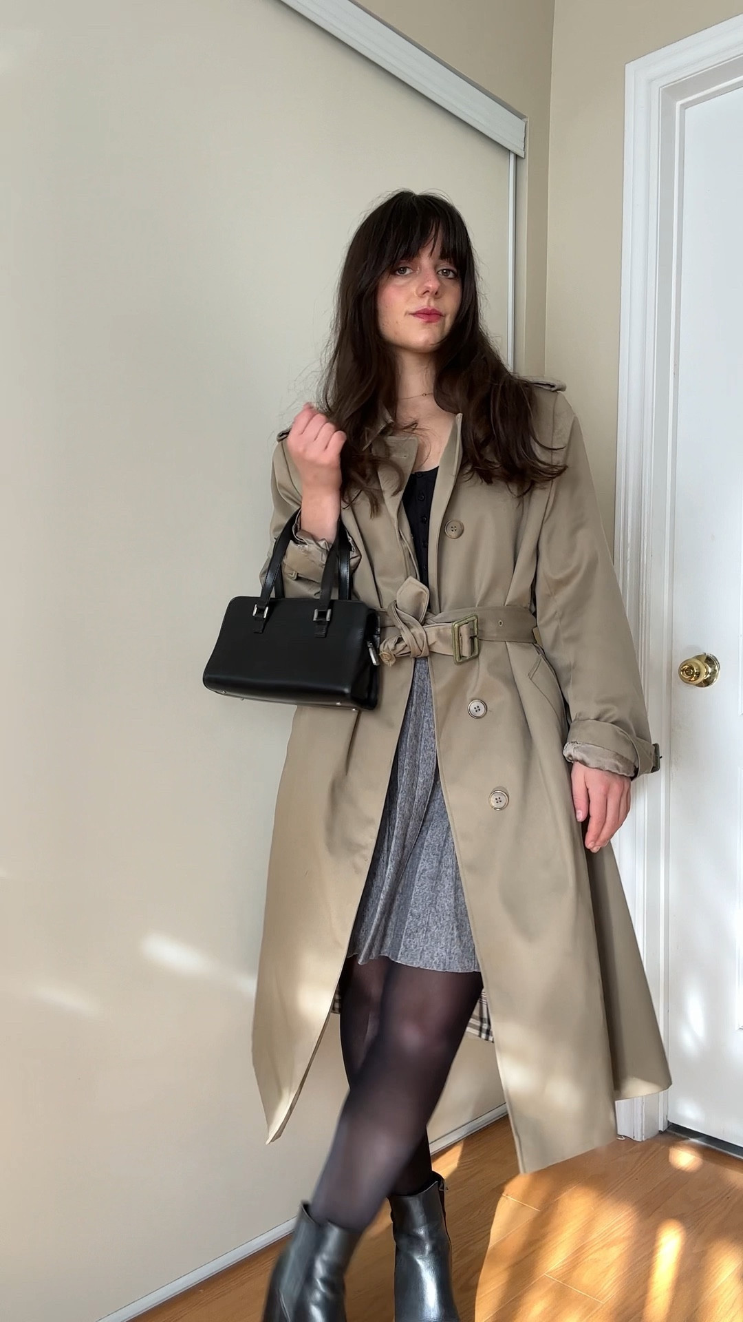 Classic fall outfit 


Trench coat, skirts, furla, fall fashion, classic outfit, outfits, elegant style

#LTKVideo #LTKHoliday #LTKSeasonal