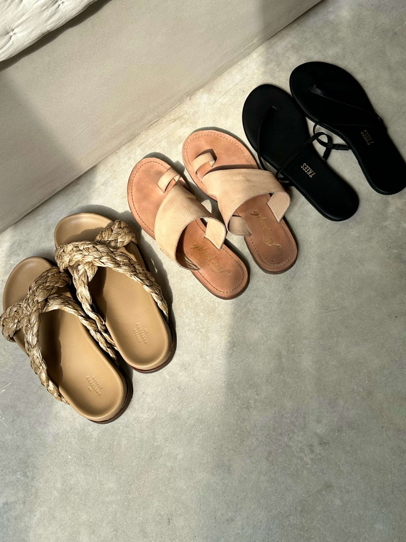 the summer sandal line up —- 

the sandals that have traveled the world w me, i can always rely on these finds to be comfy + chic! 


01 | sezane
02 | free people
03 | tkees 


#LTKStyleTip #LTKTravel #LTKShoeCrush