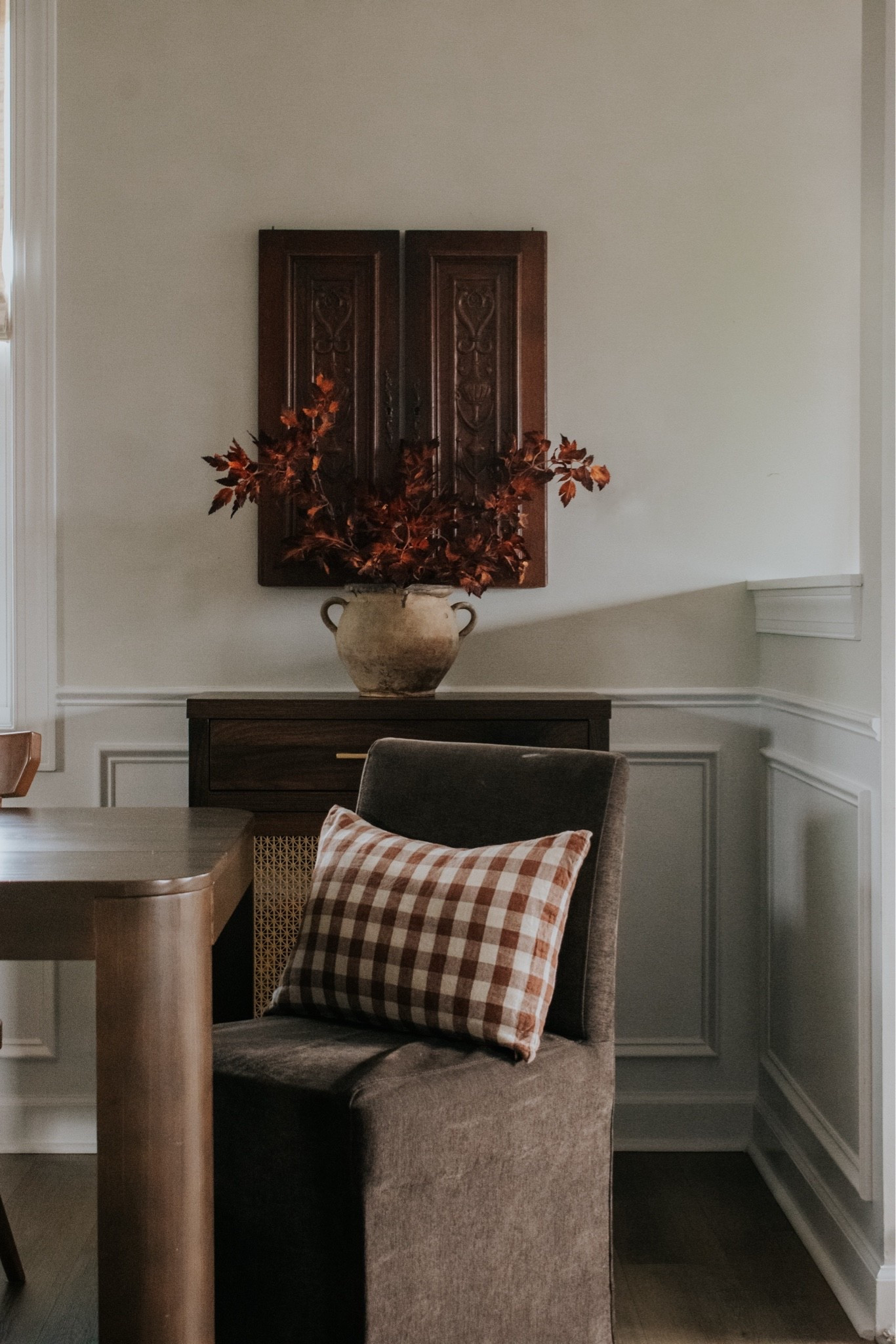 Simple fall styling for dining nook and room; gingham pillow; faux fall florals

#LTKSeasonal #LTKHome