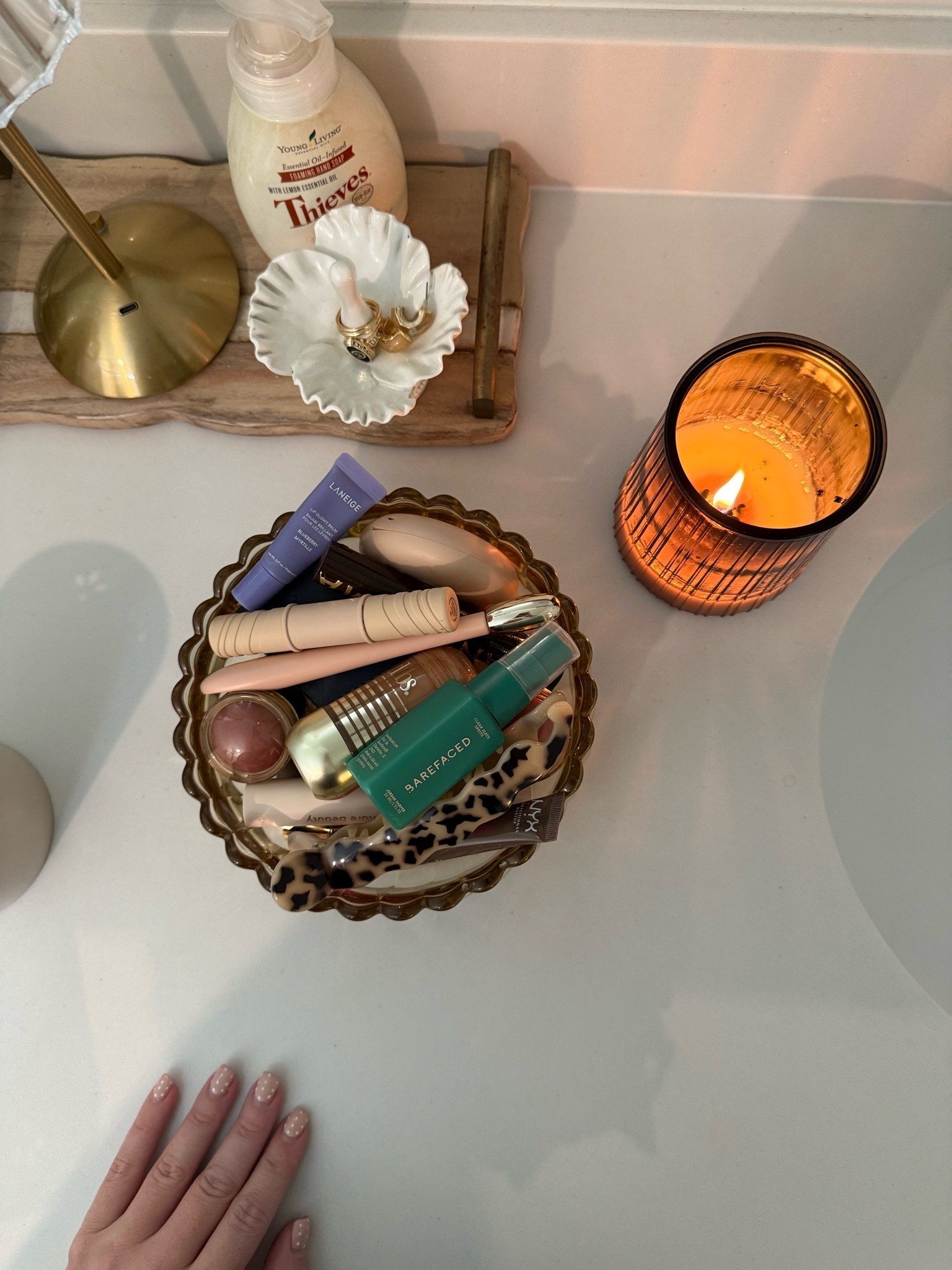 makeup bowl aesthetic