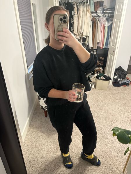 Work from home sweat set. Also cute little cocktail glasses. Also, best house for shoes for planters fasciitis! I don’t care if that makes me too old but for the girlies who need a house shoe 😅 #houseshoe #workfromhome #sweatset #cocktails #anthrohome #abercrombie

#LTKhome #LTKActive #LTKfitness
