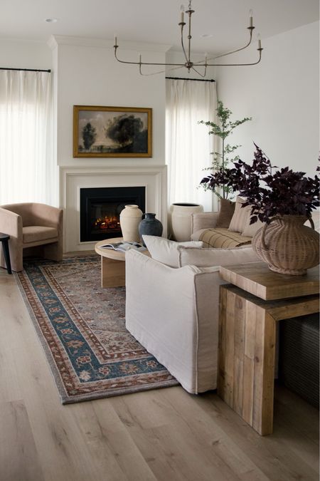 Living room fall vibes 🤎🍂🍁

Small living room, sectional, area rug, accent chair, frame tv

#LTKhome #LTKstyletip #LTKsalealert