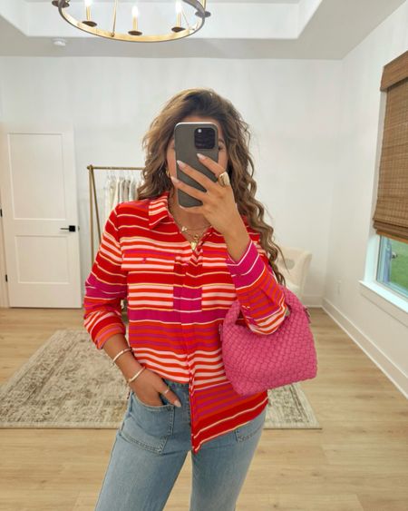 AMAZON HANDBAG 👜 this woven handbag was a best seller last week. It comes in a variety of colors and includes a crossbody strap. Wearing a small in the top, fits tts 

Handbag, Amazon Handbag, Summer Handbag, Amazon Crossbody, Madison Payne

#LTKStyleTip #LTKSeasonal #LTKItBag