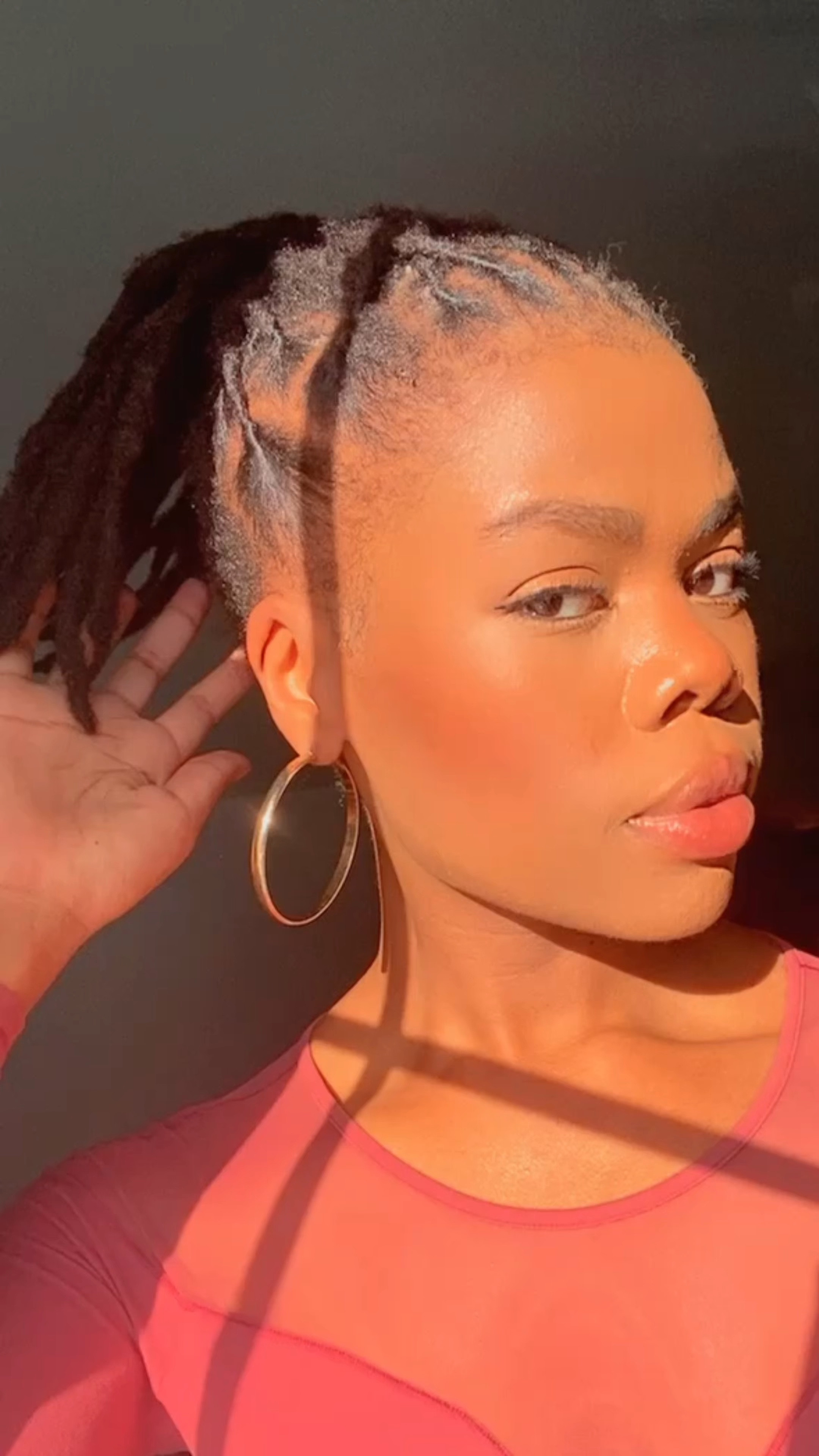 My fav gold hoop earrings♥️

#LTKVideo #LTKstyletip #LTKfindsunder50