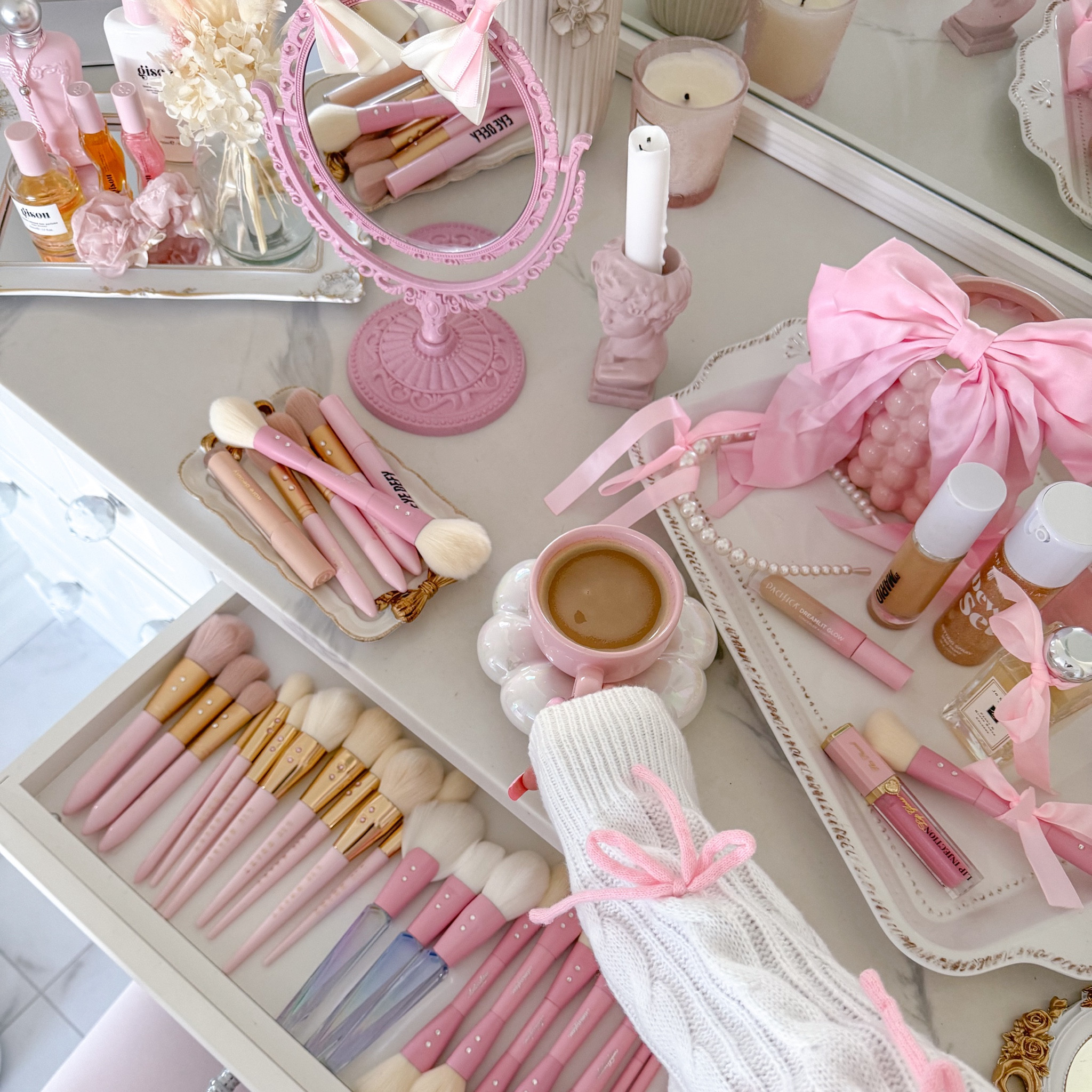 Girly mornings 🎀☕️

#LTKcanada #LTKsummer #LTKbeauty