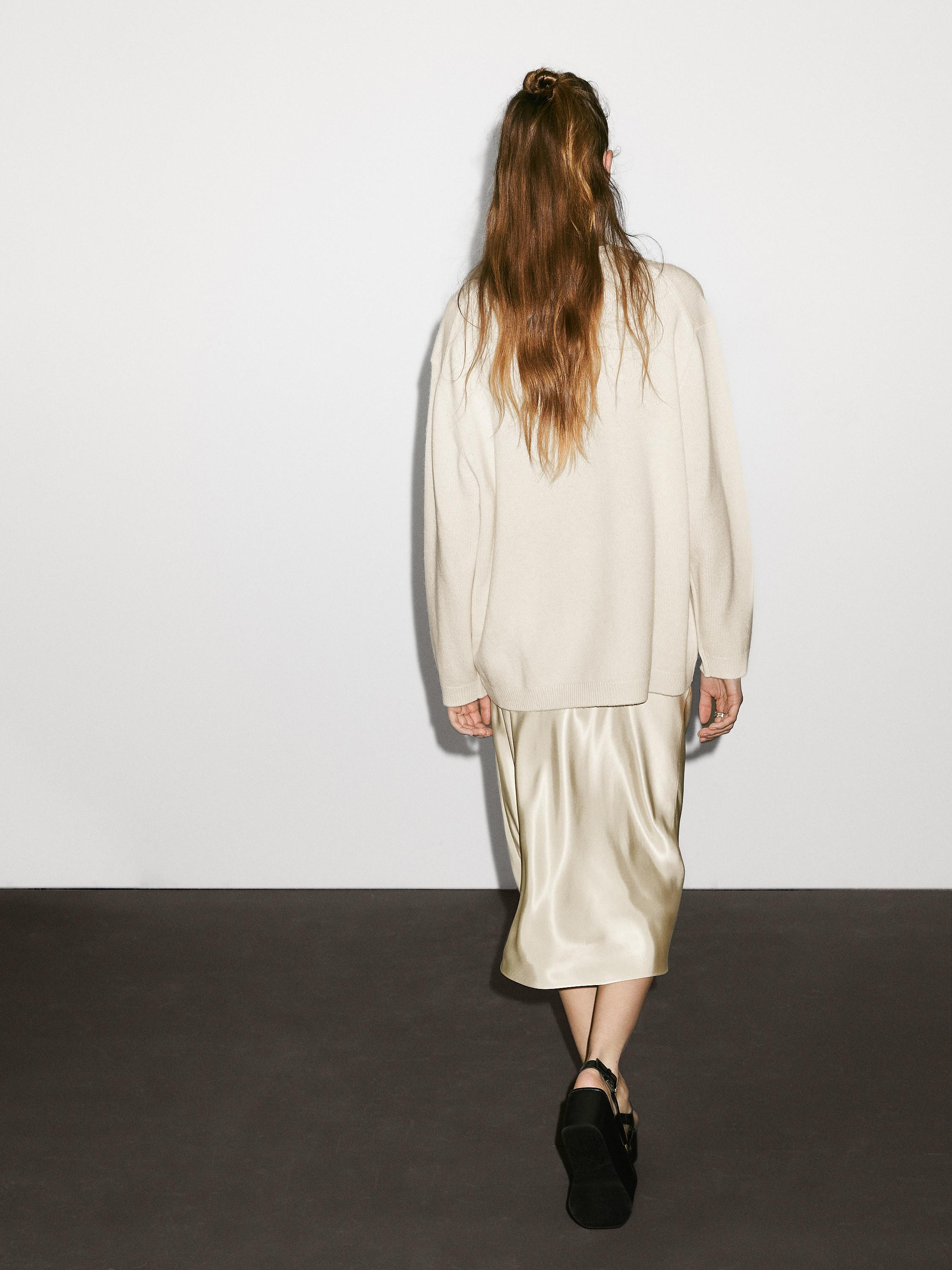 Oversize cashmere V-neck sweater | Massimo Dutti UK