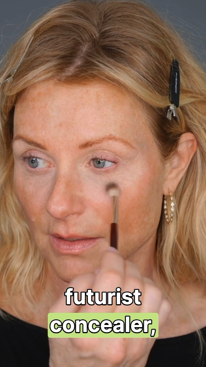 Testing two Estée Lauder concealers — both in shade 2C. 👀
On one side: Double Wear Stay-in-Place — oil-controlling, flexible coverage that moves with your expressions (thanks to InvisiFlex Tech + micro silica spheres).
On the other: Futurist Soft Touch Skincealer — infused with vitamin C, peptides & hyaluronic acid complexes for brightening and hydration, so it appears slightly deeper in tone.
Same shade number, different finish and feel.
Which one do you prefer? 💭

#esteelauder #matureskinconcealer #over50beauty #makeupformatureskin 



#LTKbeauty #LTKcanada