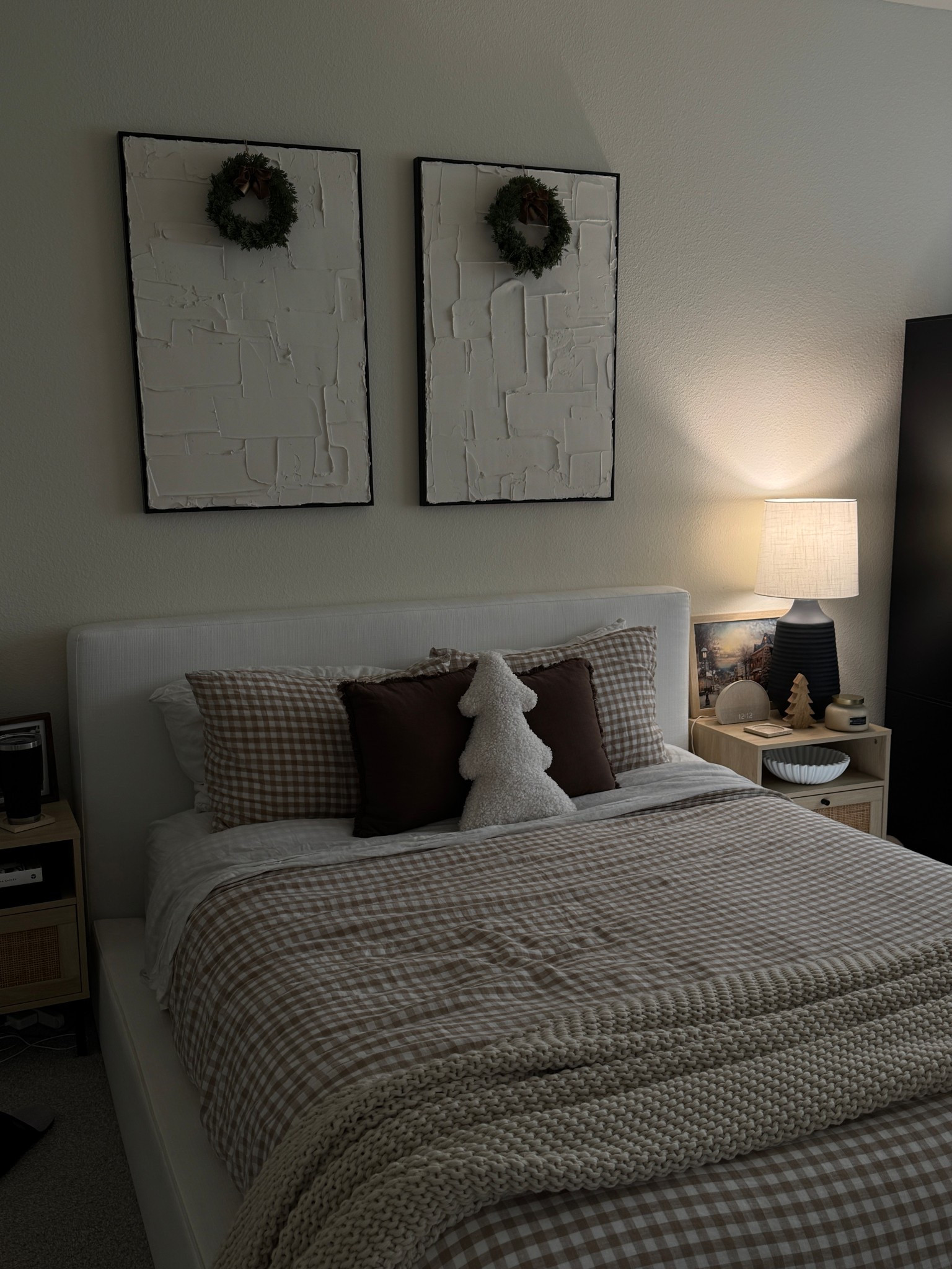 Christmas Bedroom Decor✨

#LTKHome #LTKFindsUnder50 #LTKStyleTip