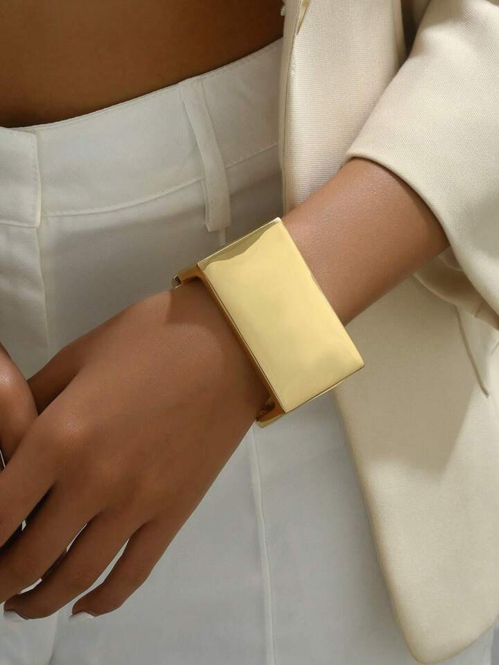 1pc Stylish Geometric Zinc Alloy Bangle With Square & Circular Shape, Street Style & High-End, Exaggerated & Minimalistic, Abstract & Vintage, Luxurious & Elegant, Suitable For Daily Commuting, Party, Romantic Vacation, Photography, Showroom, Business & Personal Events, Chic, Gorgeous, High-End, Cute, Also Suitable For Couples' Dates | SHEIN