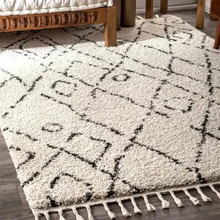 nuLOOM Abstract Soft and Plush Moroccan Diamond Shag Tassel Rug - 6' 7" x 9' - Ivory | Bed Bath & Beyond