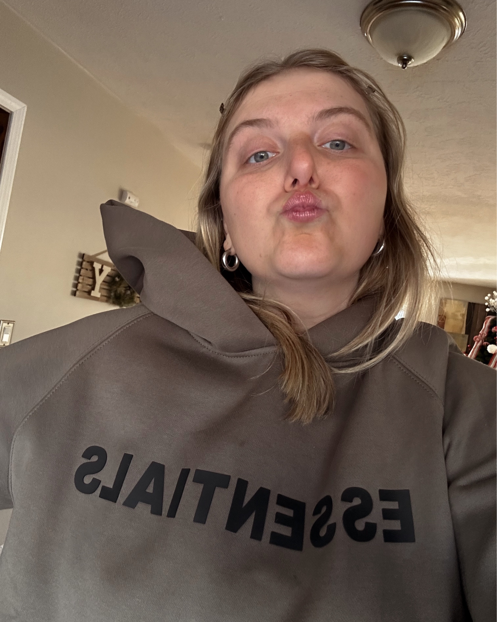 POV: You want that Essentials Fear of God vibe without the designer price tag 🤎

This Essentials hoodie dupe is giving clean, cozy, minimal luxury for a fraction of the cost. Oversized fit, heavyweight feel, neutral tones = that rich aesthetic on a budget. Found this Amazon + Walmart hidden gem and it’s officially my go-to everyday sweatshirt. Perfect for fall fits, airport outfits, lounging, or streetwear looks. If you love elevated basics, this is a MUST 🤍

Affordable fashion that looks expensive >

#LTKfinds #LTKunder50 #AmazonFinds #WalmartFinds #EssentialsDupe #FearOfGodInspired #AffordableLuxury #BudgetBoujee #MinimalStyle #NeutralAesthetic #StreetwearStyle #OversizedHoodie #CapsuleWardrobe #EverydayBasics #CozyFits #FallEssentials #WinterStaples #LookForLess #CleanGirlAesthetic #UnisexStyle

#LTKFindsUnder50 

#LTKMidsize #LTKootd