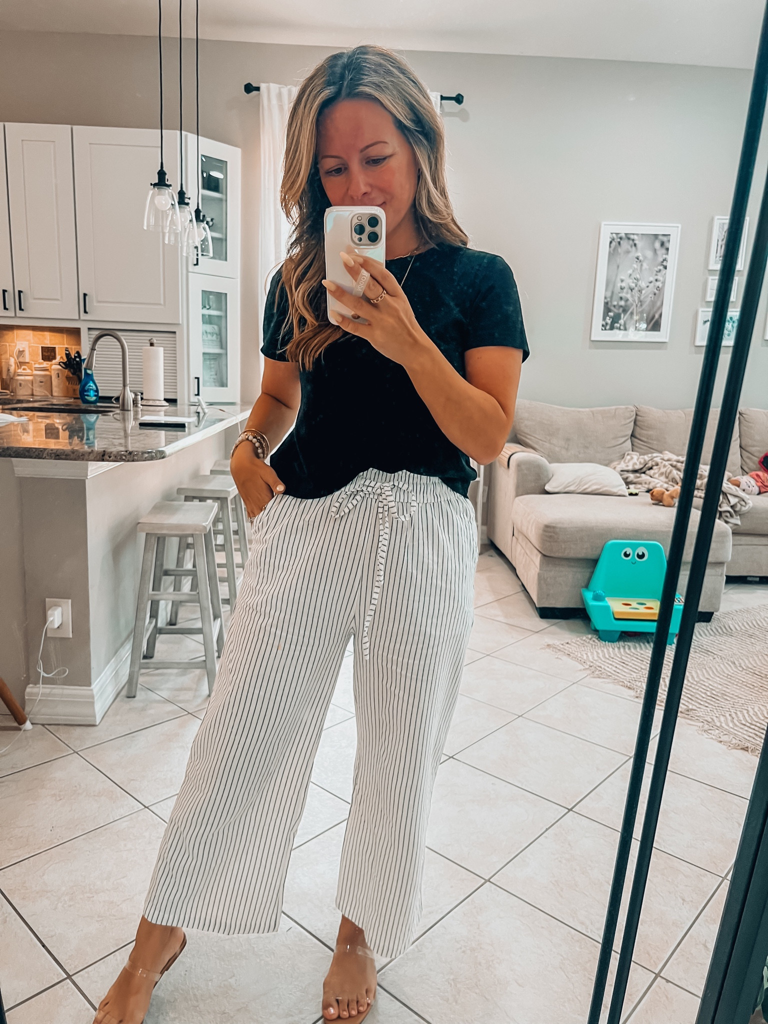 The amazon linen pants of my dreams!!!!! They are sooo good you guys! Under $30 

#LTKSeasonal #LTKfindsunder50 #LTKstyletip