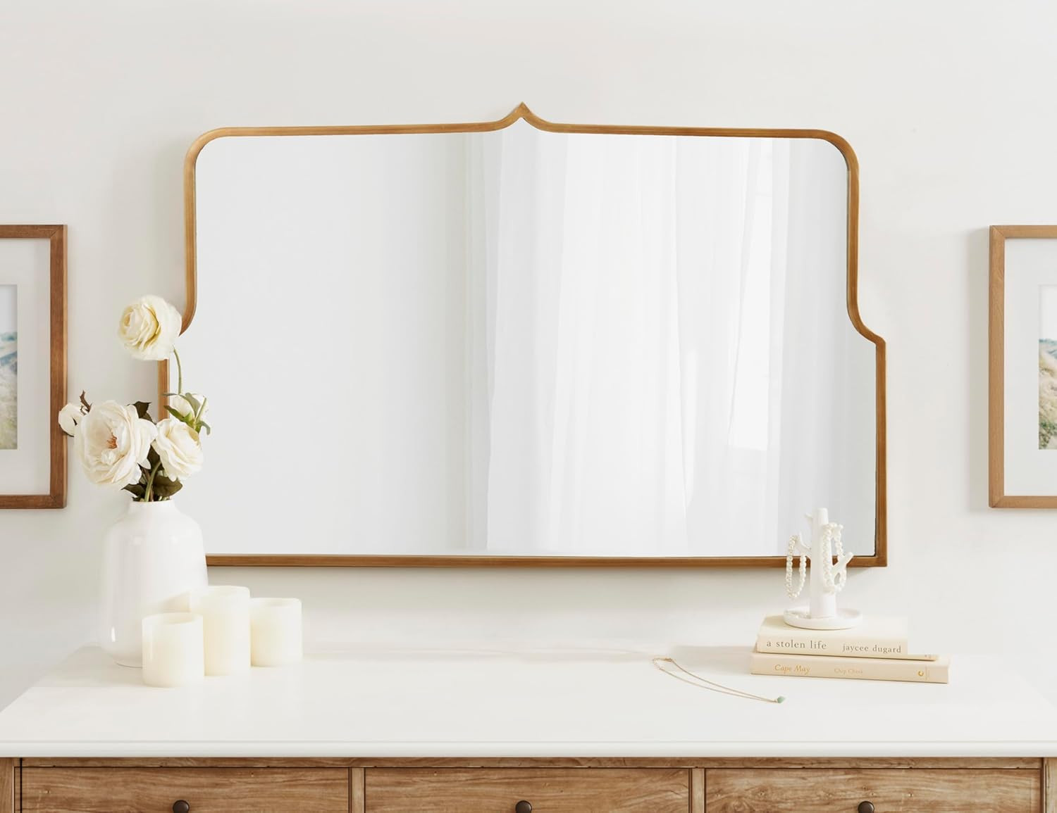 Kate and Laurel Gezella Scallop Arched Wall Mirror | Amazon (US)