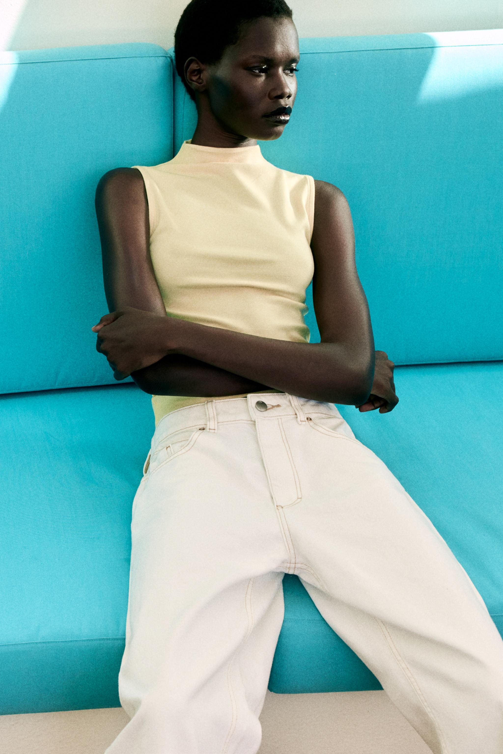 Top made from cotton yarn. Mock neck and sleeveless. Straight hem. | Zara US