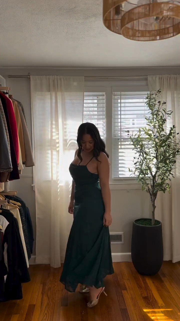 I really cannot wait for spring 🌺🌸

Wearing a size M in both dresses @rihoas_official use my code YP12V for some money off 😉

#springdresses #rihoasofficial