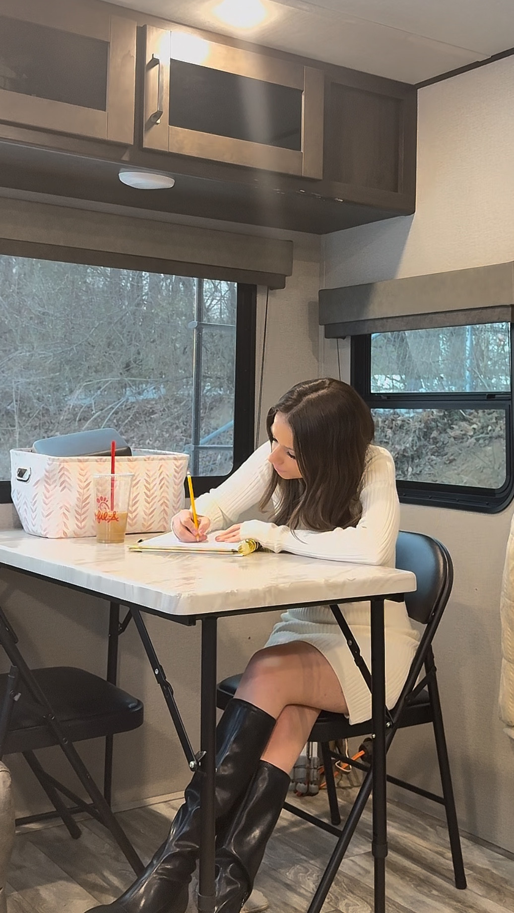 i was wayyy too optimistic today and honestly i just wasn't feeling it🥱 let's try again tomorrow🫶🏼💫🤍

make sure to hit all those buttons for me🪩✨

#LTKdayinmylife #LTKgrwm #LTKmorningroutine