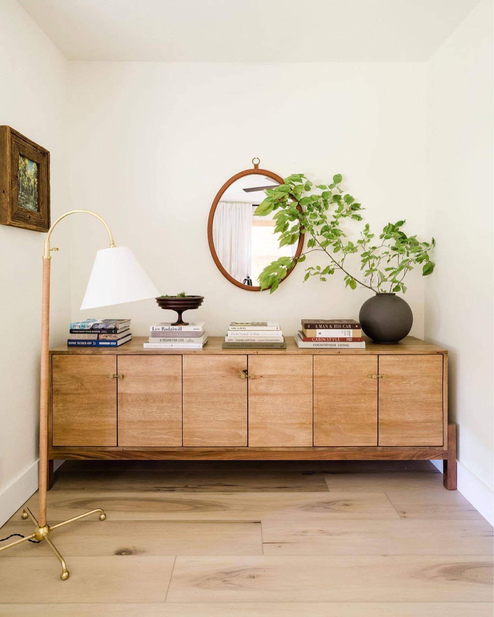 Lake House never before seen console mirror lamp


#LTKhome