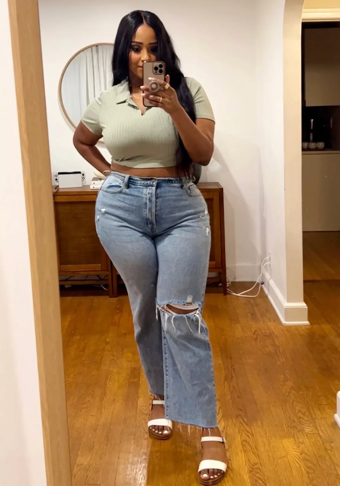 How to style plus-size high waisted jeans  Crop top with jeans, Plus size  crop top outfit, Plus size crop tops