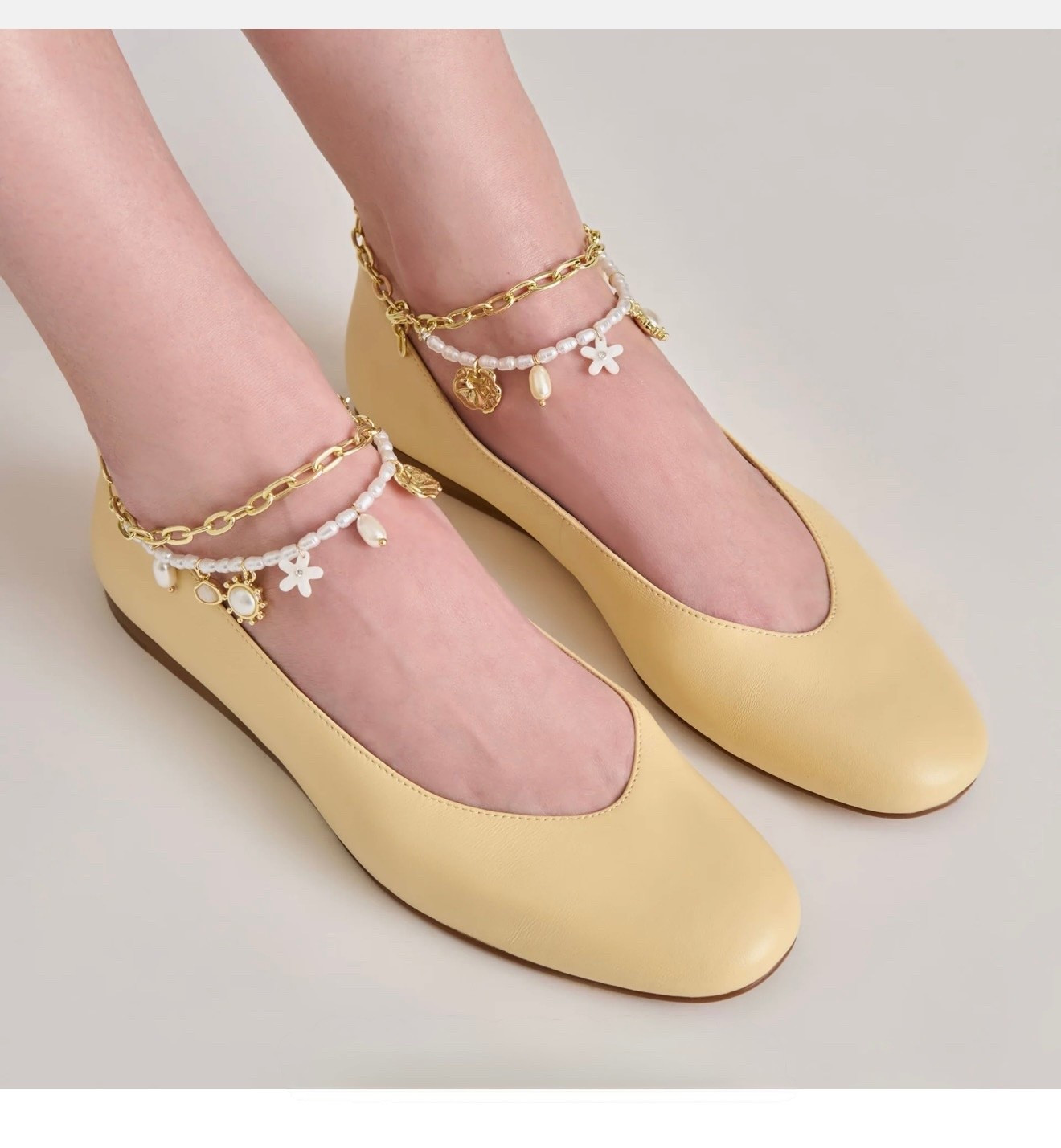 Baiden Ballet Flats Warm Natural Leather

Girls just want to wear ballet flats and some jewelry too. Crafted with sustainable materials, BAIDEN’s minimal and classic silhouette is topped off with a gold chain detail for that extra feminine touch.

#LTKWorkwear #LTKTravel #LTKSeasonal