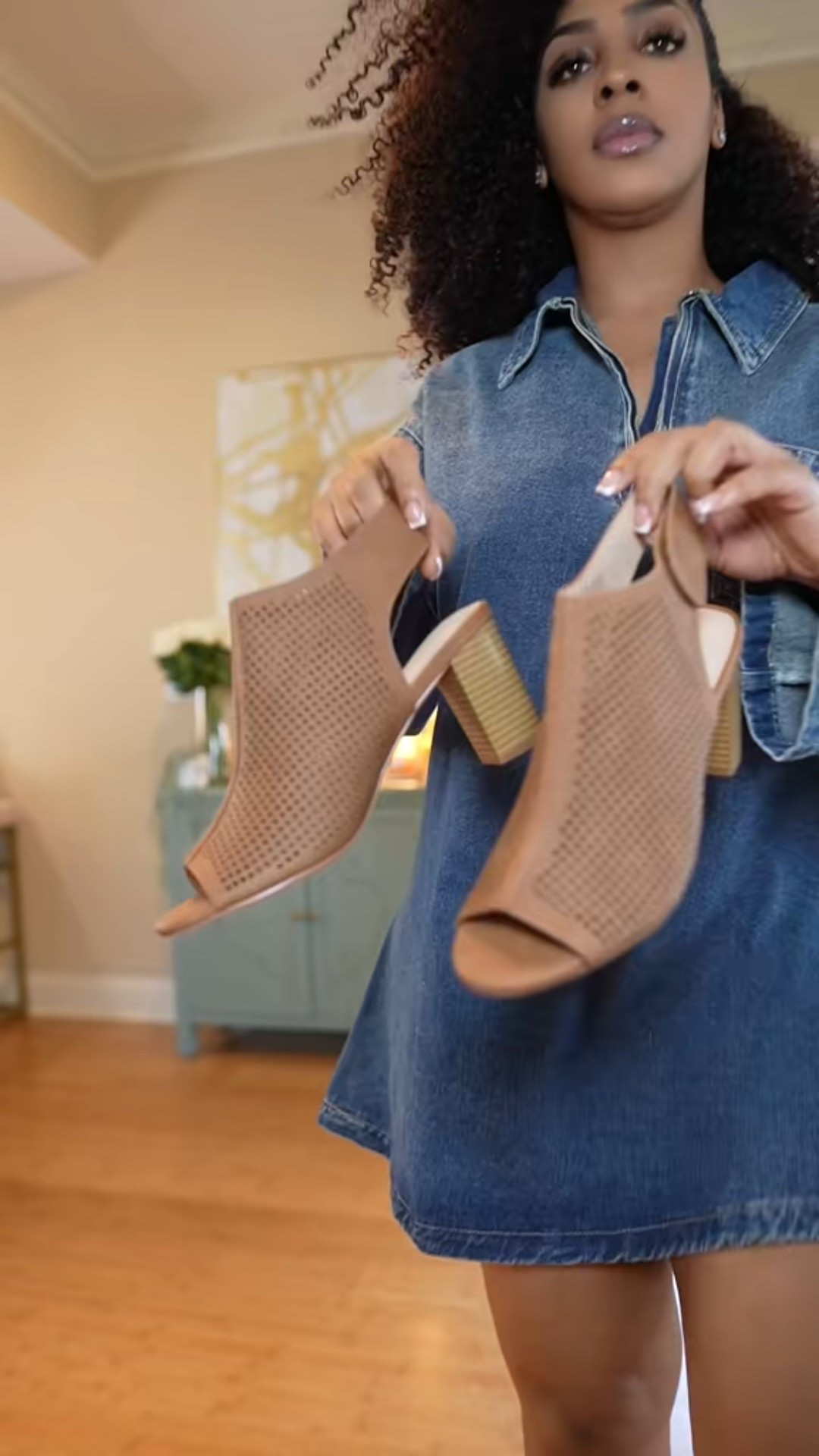 Denim + neutrals always hit. Linked this easy fall look with the perfect chunky heel.