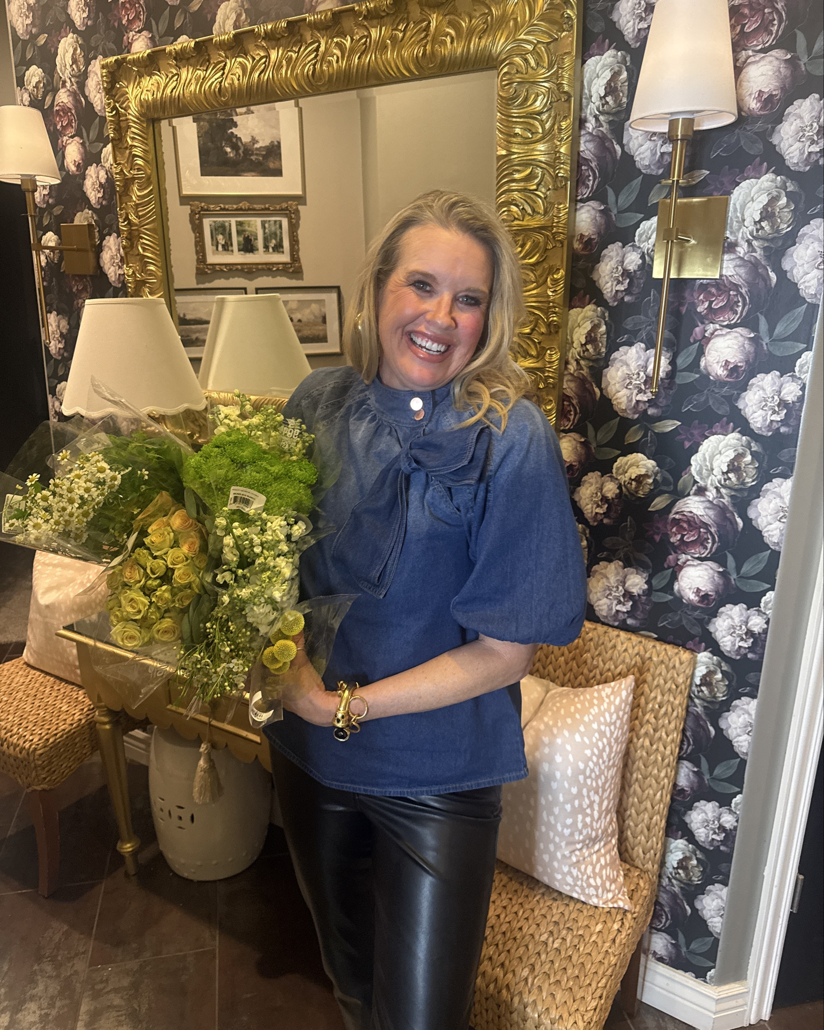 Denim and leather

A great outfit combo for work wear add a blazer,
Datenight, coffee with a friend you name it this outfit can take you there✔️

Denim top with bow Amazon find tts in a med

Straight leg leather pants 
Sculpt fit by NYDJ tts 

Ally tweed and leather cap toe shoes

Jjulie Vos earring s and bracelets


#LTKootd #LTKOver40 #LTKWorkwear