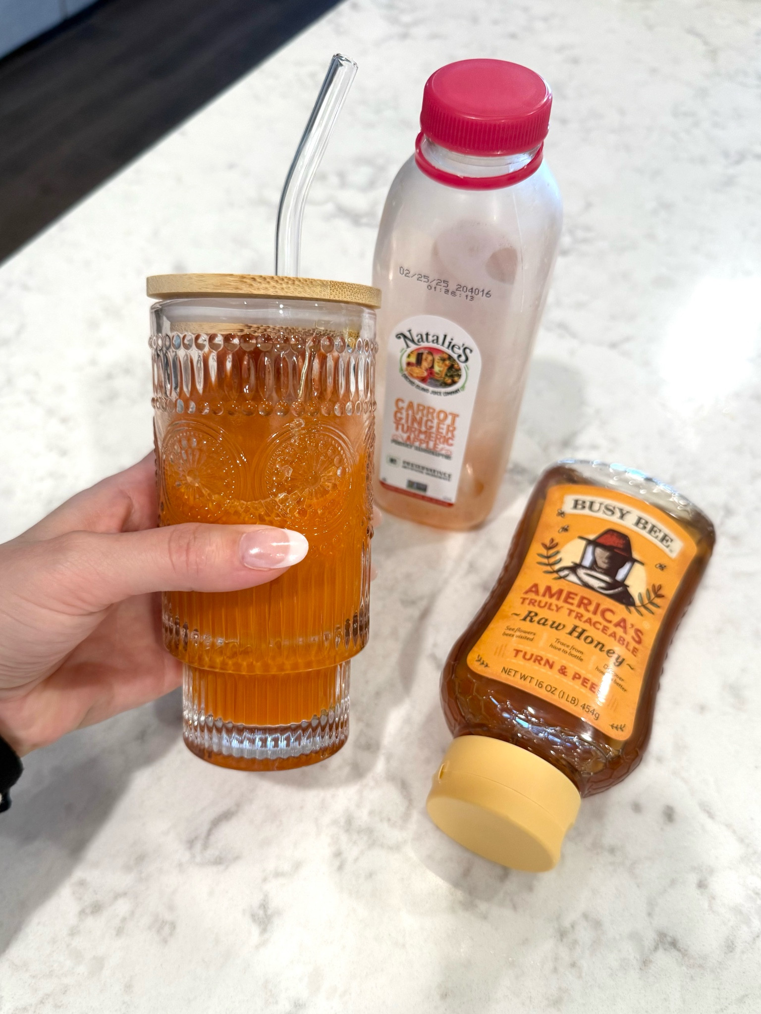 These small glasses are perfect for spring/summer time beverages. 

Fruit juice has been my go to lately this one isn’t bad with honey! If you wanna make your own, I recommend these same ingredients but swapping apple with oranges 😋

#glasscupswithstraws #cups 