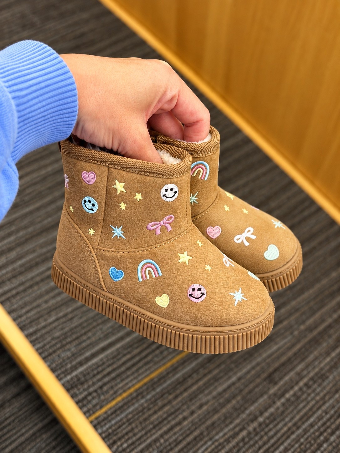 Toddler girl cozy boots from Target
Target style
Toddler girl shoes
Fall shoes