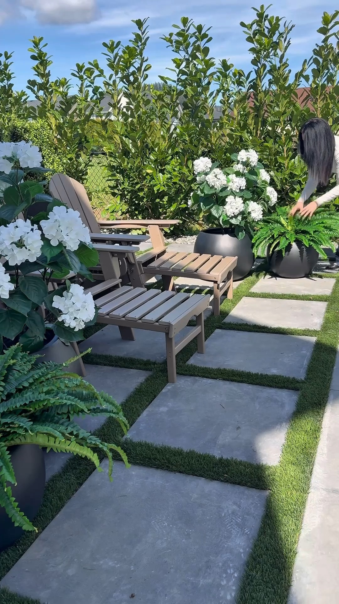 For morning coffee and afternoon Rosè… 
Love this little seating/lounging area. The pull out ottoman on the Adirondack is brilliant 👏