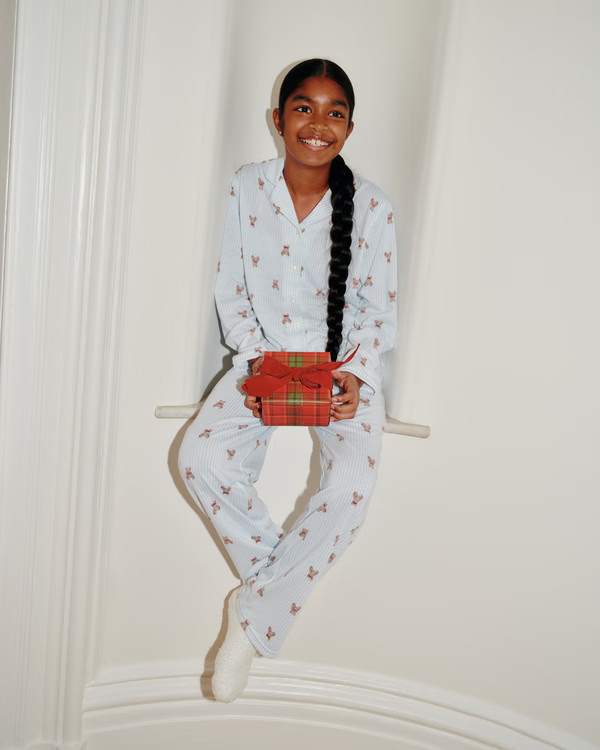 BLACK FRIDAY IS HERE | 40% OFF everything | free shipping on orders over $99 | Abercrombie & Fitch (US)