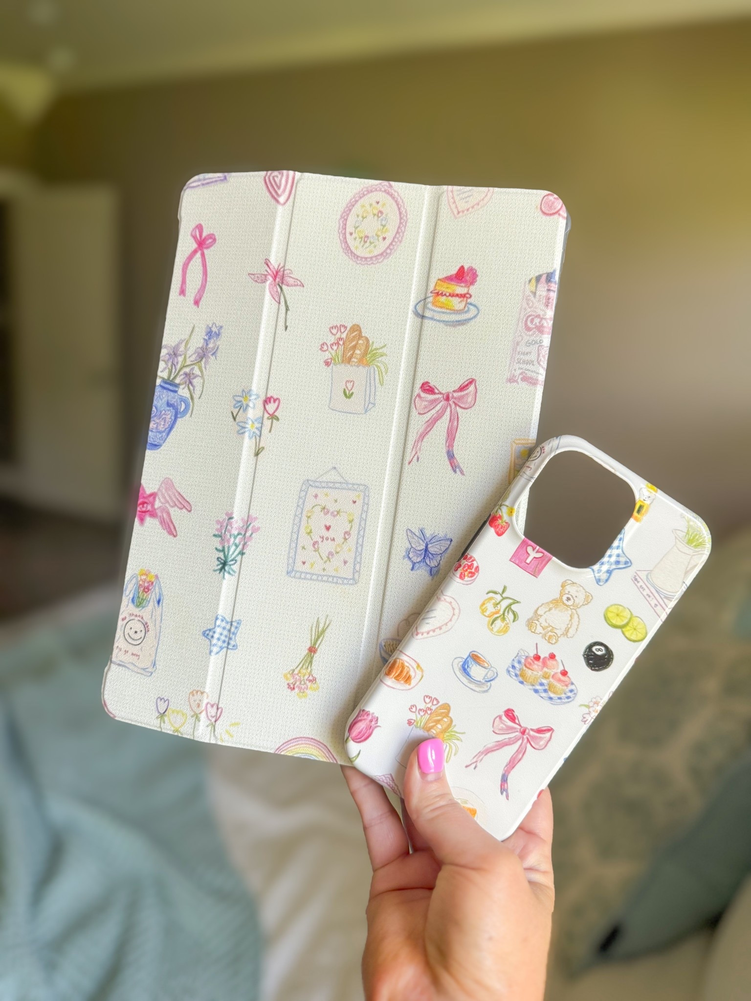 found this iPad case on Etsy & it goes so well with my phone case 🎀