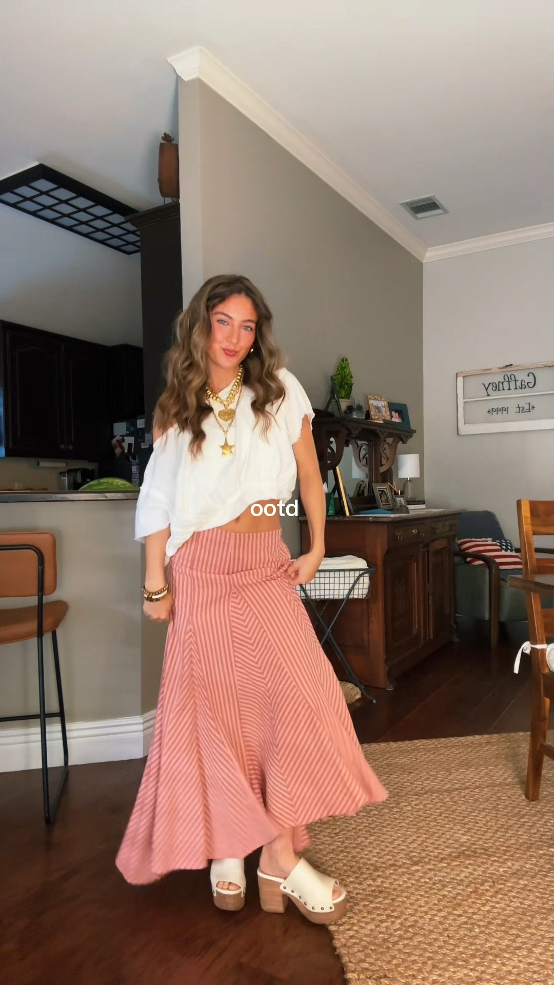 Vestique ootd! 
I’m 5’2 wearing a small in the skirt and XS in the top (couldn’t find the exact link to the top so I added some similar ones!). 
Beaded necklace and heart necklace are from the Pomegranate in Gruene! 

#necklacestack #outfitinspo #ootd 